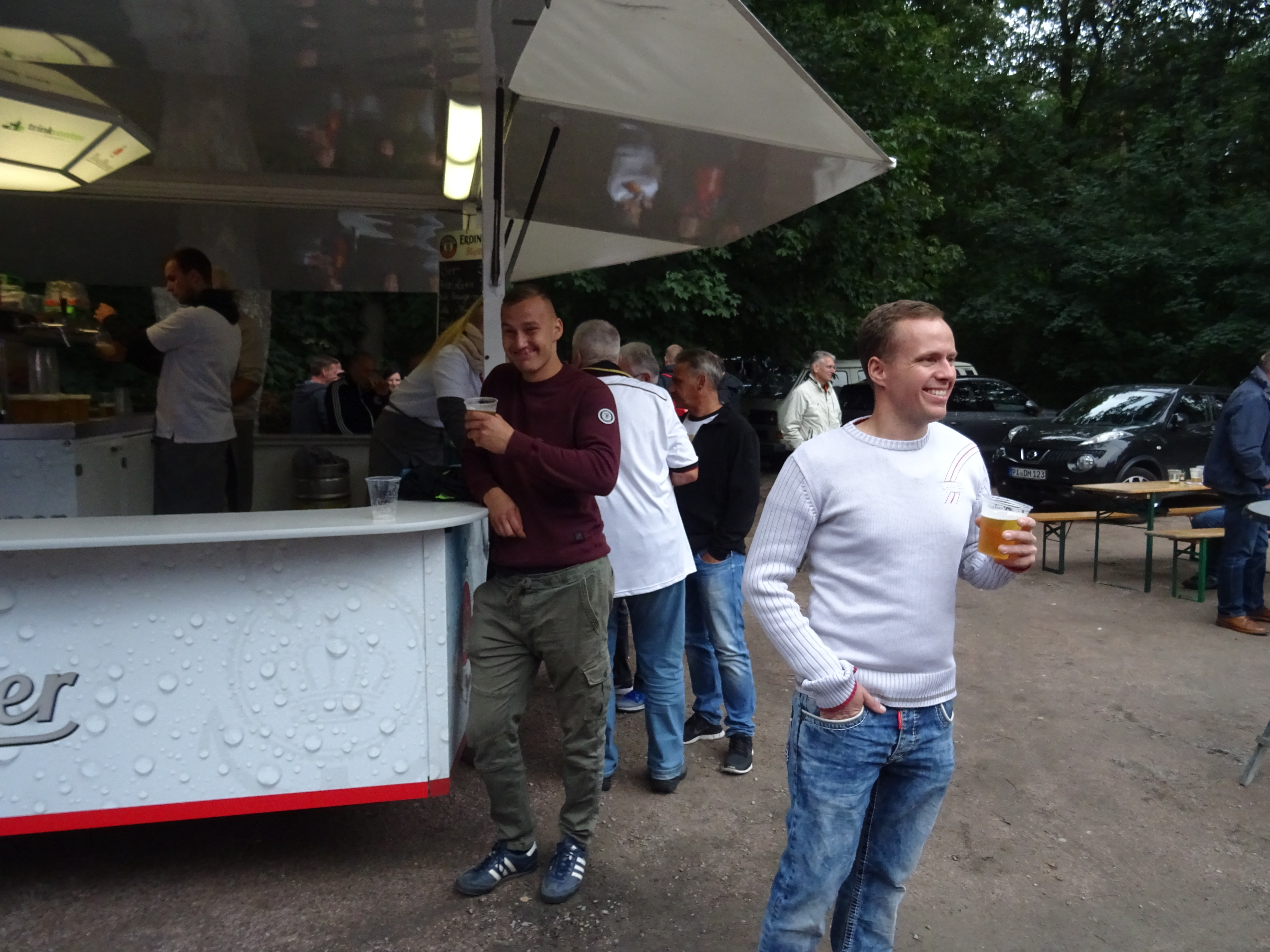 vorm Volksparkstadion