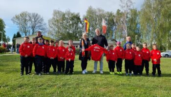 Stadtwerke Weißenfels sponsort neue Trainingsanzüge